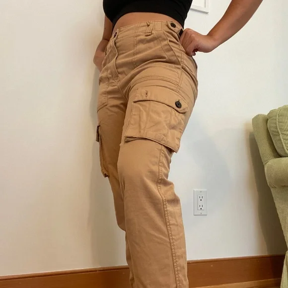 Cargo pants with adjustable waist